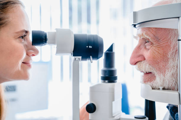 a glaucoma eye test by a glaucoma specialist